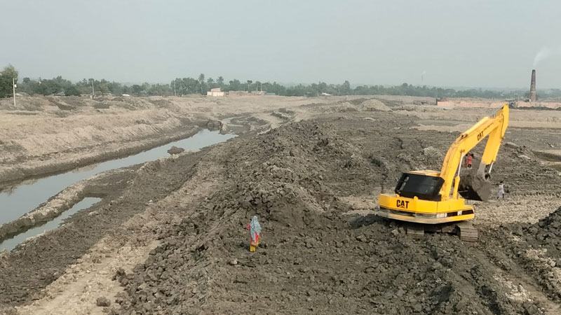 পুনঃখননে সাতক্ষীরার মরিচ্চাপ নদীকে পরিণত করা হচ্ছে খালে!
