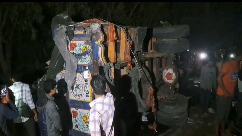 মাদারীপুরে বাস-ট্রাক সংঘর্ষে নিহতের সংখ্যা বেড়ে ৪