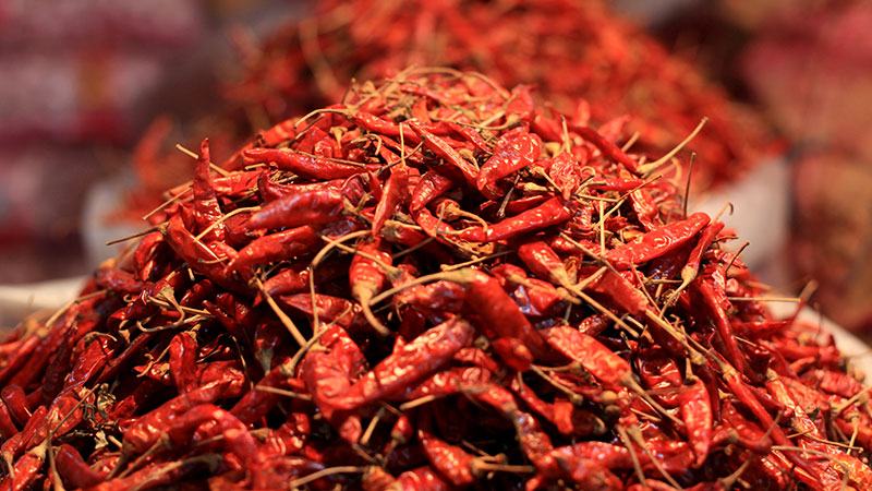 সাতক্ষীরায় পাইকারিতে শুকনা মরিচের দাম কমেছে