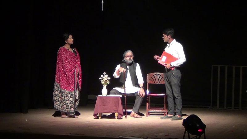 মুন্সিগঞ্জে নাটক ‘সুবচন নির্বাসনে’ মঞ্চায়িত
