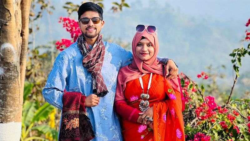 রমি-রাইসা জুটির উদ্যোগ ‘কাঠের পুতুল’