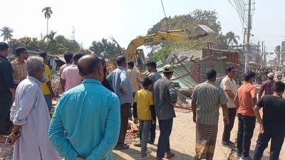 রাজবাড়ীতে অর্ধশত অবৈধ স্থাপনা উচ্ছেদ