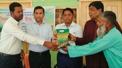 রাজবাড়ীতে পাটবীজ বিতরণ