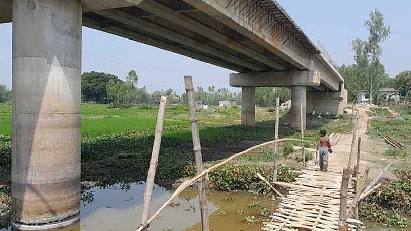 সিরাজগঞ্জে সেতু নির্মাণ শেষের আগেই পিলারে ফাটল