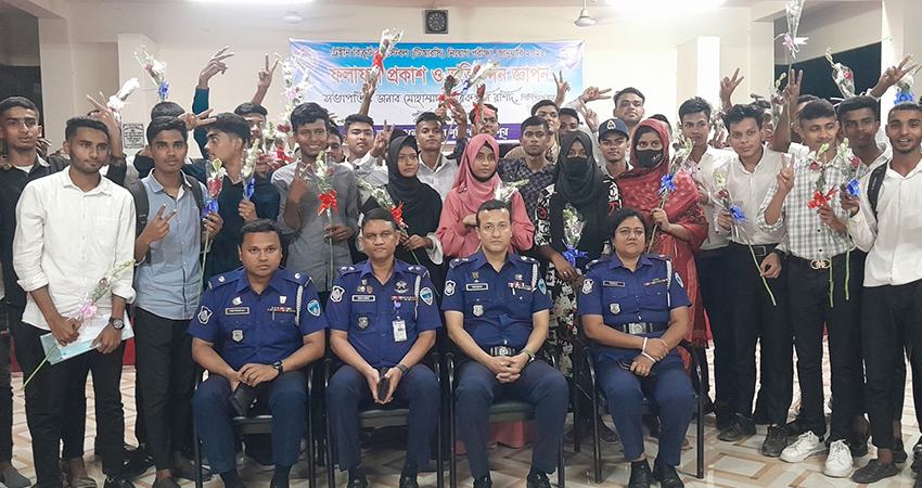 লক্ষ্মীপুরে ঘুস ছাড়া পুলিশে চাকরি পেয়ে আপ্লুত ৪৪ তরুণ