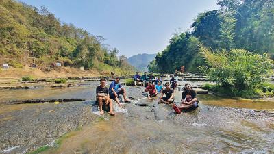 পাহাড়ের সৌন্দর্যের খোঁজে...