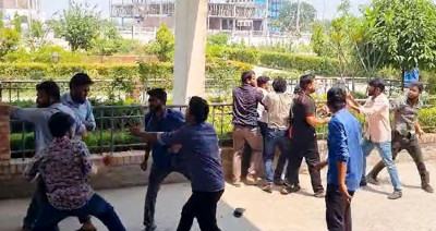 সাতক্ষীরা মেডিকেল কলেজে ছাত্রলীগের সংঘর্ষ: শিক্ষার্থীদের হল ছাড়ার নির্দেশ