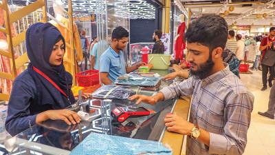 কেনাকাটায় মূল্য ছাড় ক্রেডিট কার্ড ও মোবাইল ব্যাংকিংয়ে