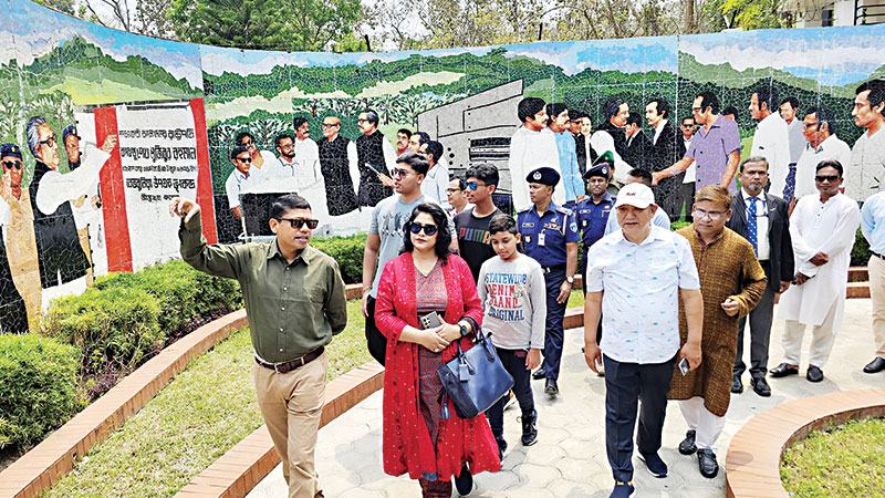ভূ-উপগ্রহ কেন্দ্র পরিদর্শনে আইসিটি প্রতিমন্ত্রী
