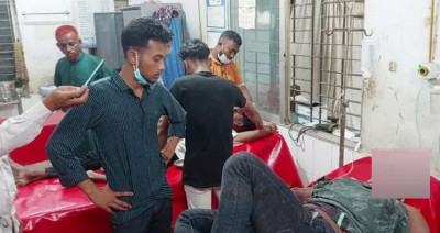 লক্ষ্মীপুরে দুর্বৃত্তদের হামলায় ছাত্রলীগের চার নেতা গুলিবিদ্ধ