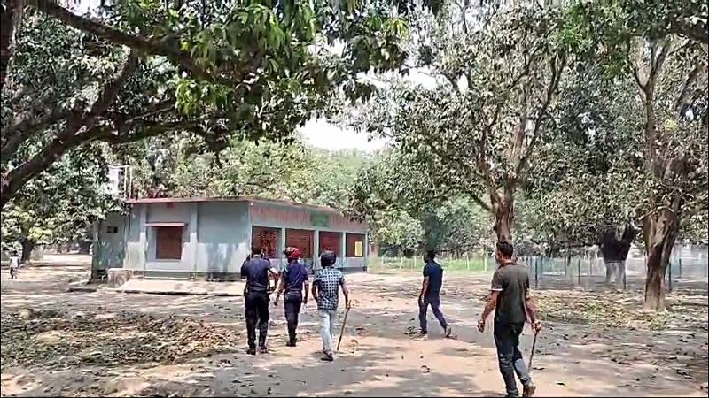 চাঁপাইনবাবগঞ্জে আধিপত্য বিস্তার কেন্দ্র করে বোমা বিস্ফোরণ, এলাকাবাসী আতঙ্কে