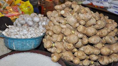আদা-রসুনের দাম বেড়েছে সাতক্ষীরায়