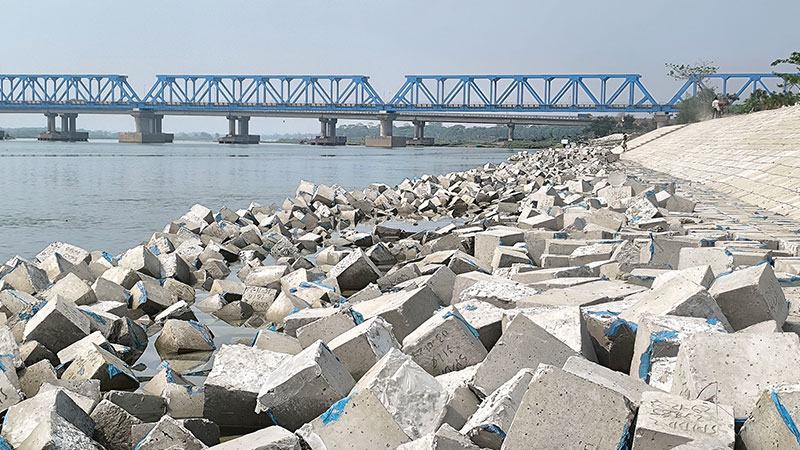 মাদারীপুরে ভাঙন থেকে রক্ষা পাবে পাঁচ ইউনিয়ন