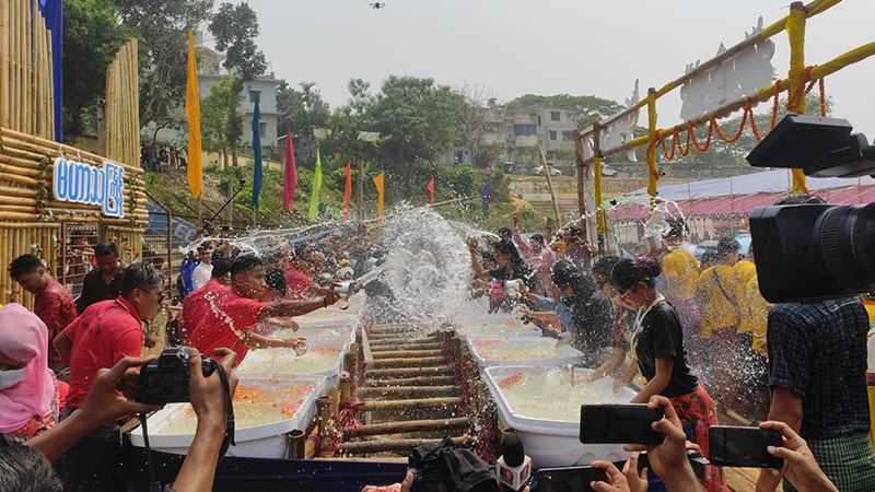 জলোৎসবে শেষ হলো বৈসাবী