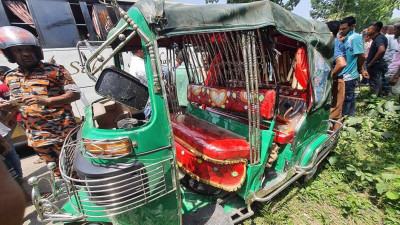 বরিশালে বাসচাপায় সিএনজি যাত্রী নিহত