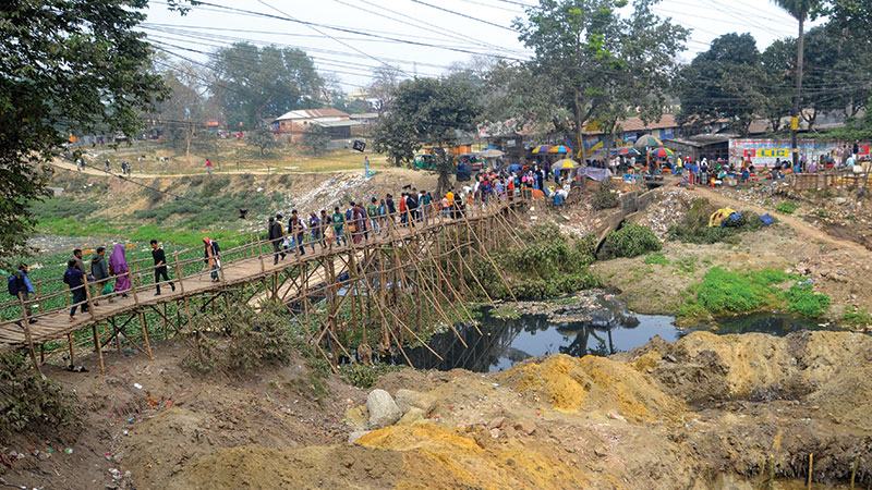 বগুড়ায় ফতেহ আলী সেতু নির্মাণে ধীরগতি