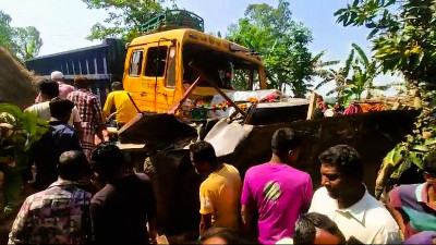 পঞ্চগড়ে ট্রাক ও ট্রাক্টরের মুখোমুখি সংঘর্ষে নিহত ২