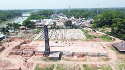 মাদারীপুরে ছাড়পত্র ছাড়াই চলছে ইটভাটা