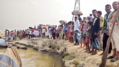 ধনু নদের ভাঙন রোধে ব্যবস্থা নেয়ার দাবি গ্রামবাসীর