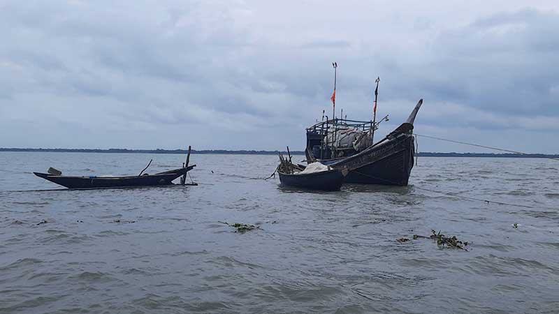 দুই মাস পর নদীতে জেলেরা, মিলছে না আশানুরূপ ইলিশ