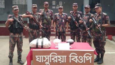 বিরামপুর সীমান্ত থেকে দুই কেজি সাপের বিষ উদ্ধার