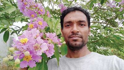 ক্যাম্পাসে দুর্লভ প্রজাতির গাছ রোপণই তার নেশা