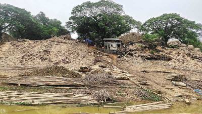 করাতকলের বর্জ্যে কাপ্তাই হ্রদে বাড়ছে ভরাট-দূষণ