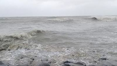 রেমাল আতঙ্কে কুয়াকাটাবাসী, প্রস্তুত প্রশাসন