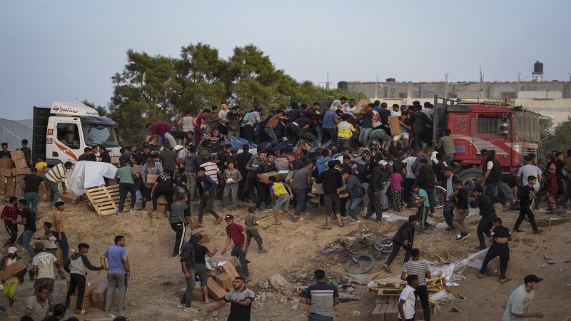 Aid trucks begin entering Gaza under agreement with Egypt to bypass Rafah