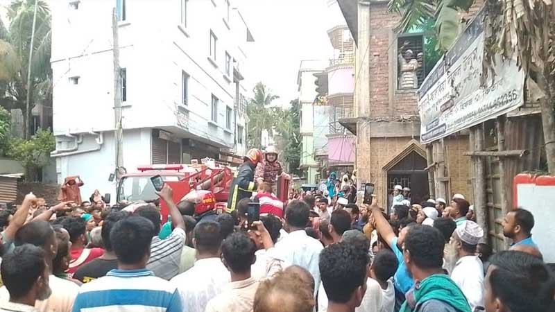 রায়পুরে সেপটিক ট্যাংকে নেমে দুই নির্মাণ শ্রমিকের মৃত্যু