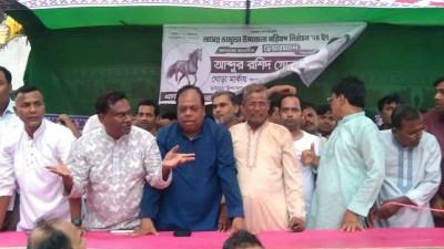 ডামুড্যায় ঝড়-বৃষ্টিতেও থেমে নেই নির্বাচনী প্রচার