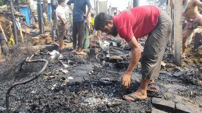 রোহিঙ্গা ক্যাম্পে ফের আগুন, পুড়ল ২০০ ঘর