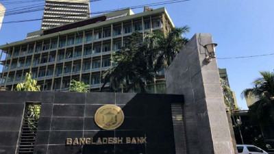 বাংলাদেশ ব্যাংকের কর্মকর্তাদের লকার ফ্রিজ করতে গভর্নরকে দুদকের চিঠি