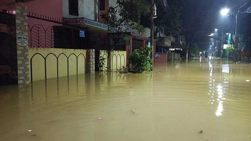 ভারি বর্ষণে আবারো জলাবদ্ধ সিলেট নগরী