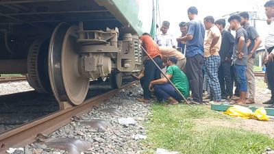 সুন্দরবন এক্সপ্রেসের নাট খুলে এক ঘণ্টা বিলম্ব
