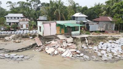 বড় প্রকল্প নিয়েও ঠেকানো যায়নি পদ্মার ভাঙন
