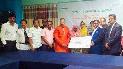 মৃত গ্রাহকের পরিবারকে ডিপিএসের মেয়াদ পূর্তির অর্থ প্রদান