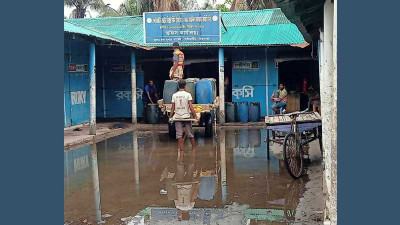 এক সপ্তাহ ধরে নৌযান বন্ধ, খাদ্যের মজুদ ফুরিয়ে আসছে সেন্ট মার্টিনে