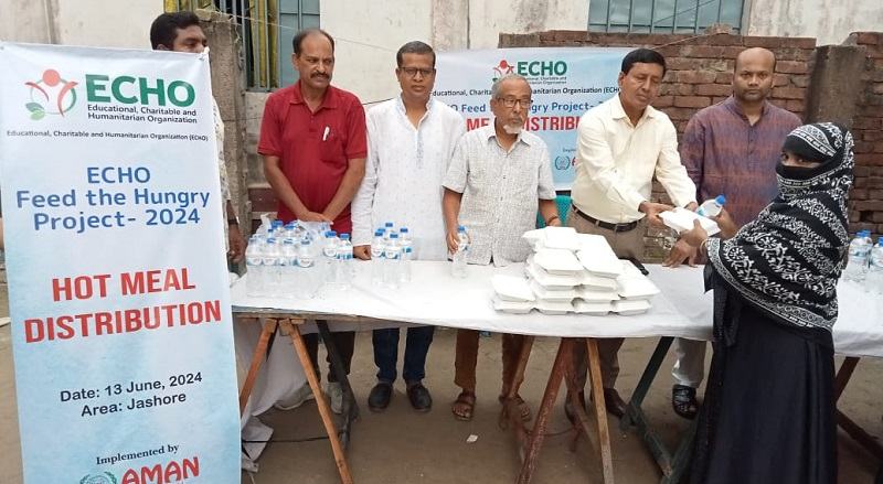 ইকোর অর্থায়নে যশোরে দুস্থদের মধ্যে খাবার বিতরণ