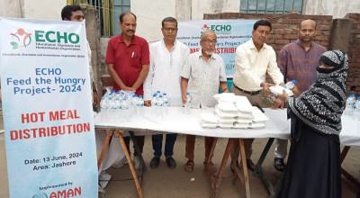 ইকোর অর্থায়নে যশোরে দুস্থদের মধ্যে খাবার বিতরণ