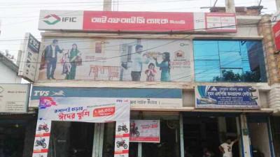 বগুড়ায় আইএফআইসি ব্যাংকের সিন্দুক ভেঙে টাকা লুট