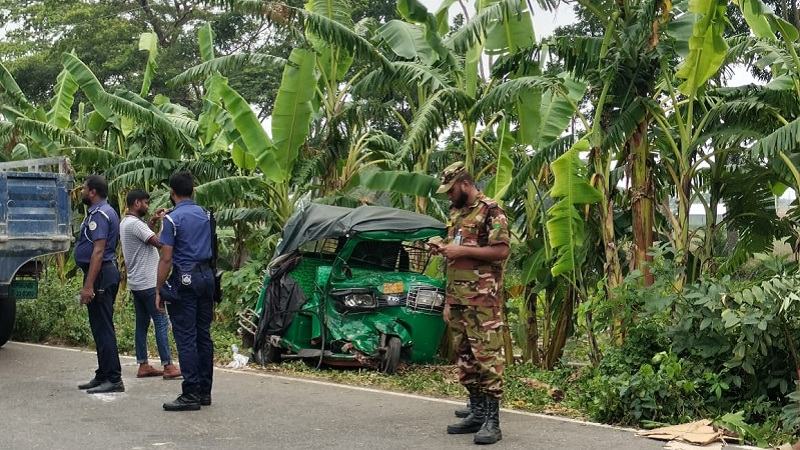 বরিশালে সড়ক দুর্ঘটনায় শিশুসহ ২ জন নিহত