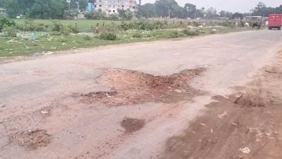 ঠাকুরগাঁও পৌরসভার অধিকাংশ রাস্তাই ভাঙা