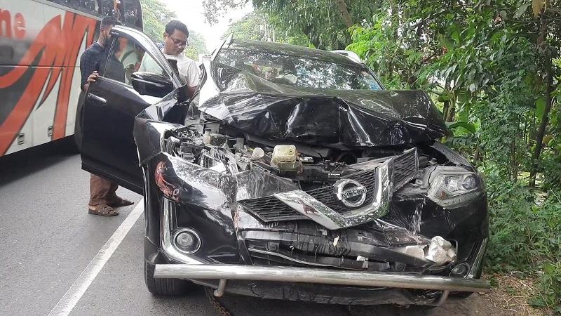 পথচারীকে বাঁচাতে গিয়ে মোটরসাইকেল, বাস ও প্রাইভেটকার সংঘর্ষে নিহত ১