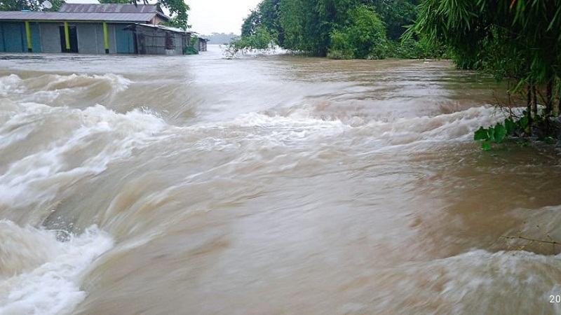 পাহাড়ি ঢলে সুনামগঞ্জে বন্যা, ভোগান্তির চরমে পানিবন্দি মানুষ