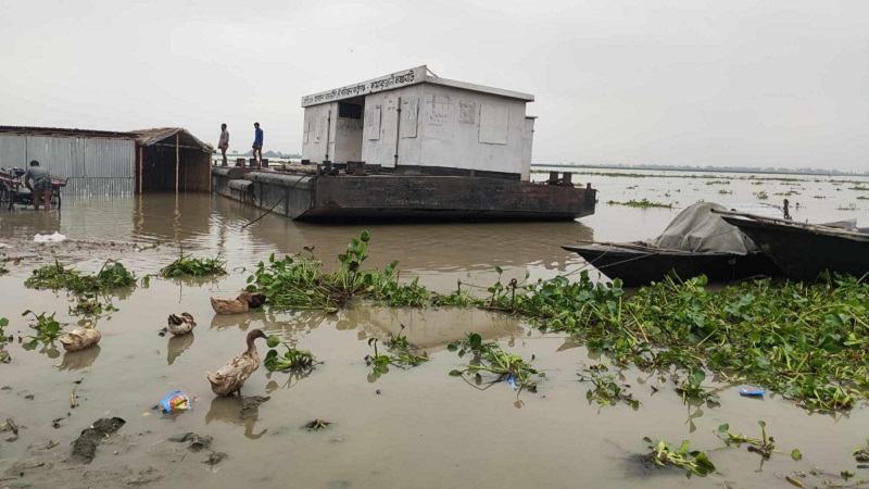 গাইবান্ধায় সব নদ-নদীর পানি বৃদ্ধি, ভাঙন আতঙ্কে নদীতীরের মানুষ