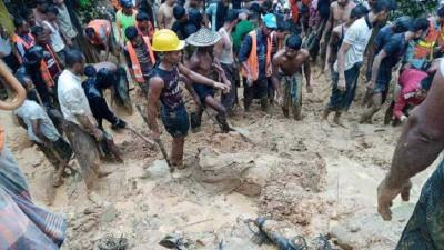 উখিয়া রোহিঙ্গা ক্যাম্পে পাহাড় ধসে ৯ জন নিহত