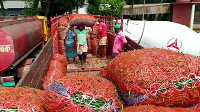 আমদানির পরও হিলিতে বাড়ছে কাঁচামরিচের দাম