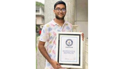 ১ মিনিটে ২২০ বার ফুটবল স্পর্শ করে গিনেস বুকে নাম