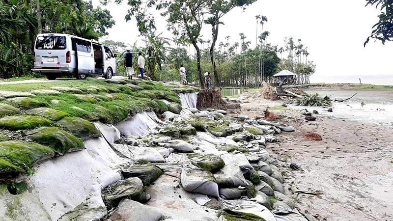 সংস্কার হয়নি রেমালে ক্ষতিগ্রস্ত ভোলার ১০ কিলোমিটার বাঁধ